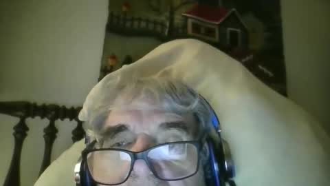 henrybond1979 online show from May 12, 2026, 6:54 am