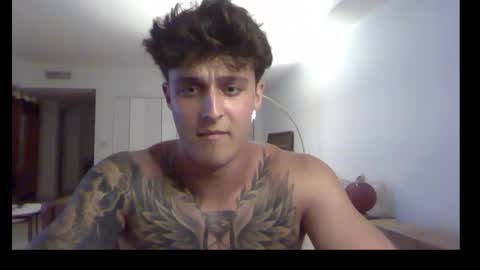 Snapshot of henrydesanti chatting on October 2, 2025, 1:45 am henrydesanti online show from October 2, 2025, 1:45 am