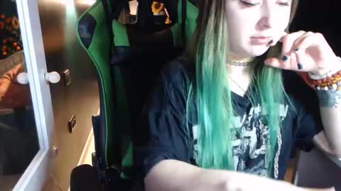 Hentaishiing online show from May 23, 2026, 5:39 pm