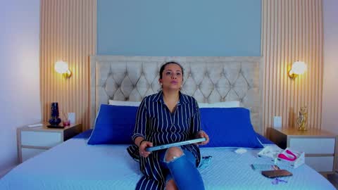 Hera  online show from October 6, 2025, 7:33 pm