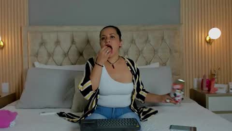 Hera  online show from October 15, 2025, 7:14 pm