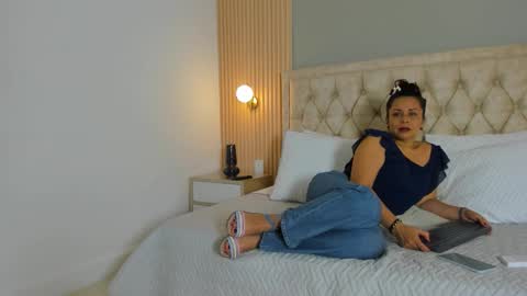 Hera  online show from October 18, 2025, 7:58 pm