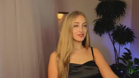 Snapshot of here_wego_again_ chatting on September 18, 2025, 2:13 am Elise online show from September 18, 2025, 2:13 am