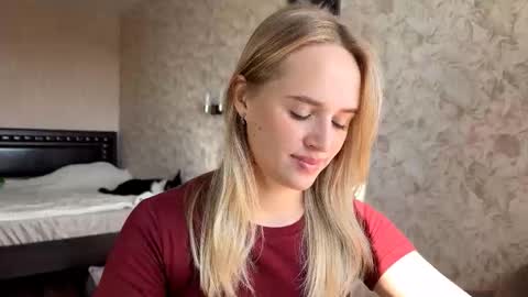 Sylvia online show from September 15, 2025, 8:03 am