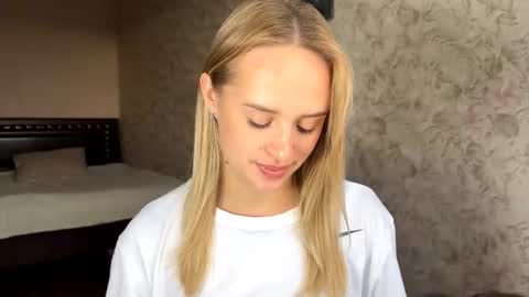 Sylvia online show from September 23, 2025, 7:55 am