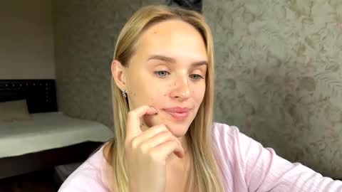 Sylvia online show from September 25, 2025, 7:45 am