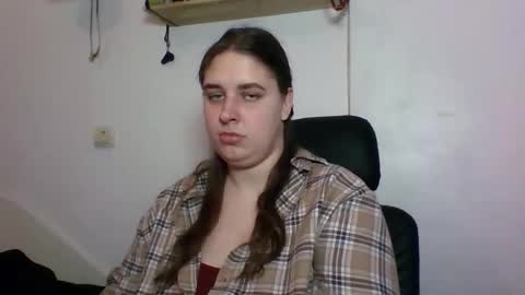 Snapshot of hess_luna_ chatting on October 8, 2025, 9:07 am hess_luna_ online show from October 8, 2025, 9:07 am