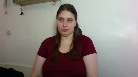 Snapshot of hess_luna_ chatting on October 13, 2025, 9:09 am hess_luna_ online show from October 13, 2025, 9:09 am