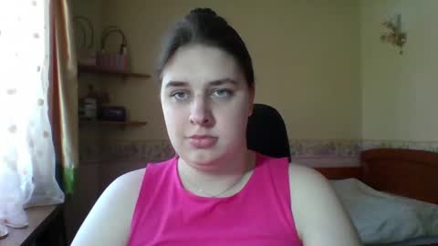 hess_luna_ online show from May 4, 2026, 8:32 am