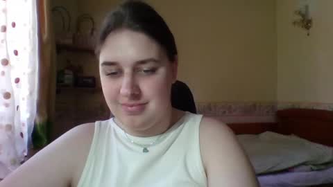 hess_luna_ online show from May 5, 2026, 9:06 am