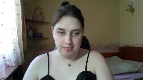 hess_luna_ online show from May 6, 2026, 9:03 am