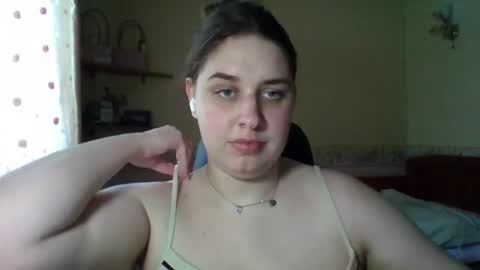 hess_luna_ online show from June 10, 2026, 9:08 am