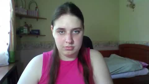 hess_luna_ online show from June 11, 2026, 9:07 am