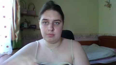 hess_luna_ online show from June 17, 2026, 9:12 am