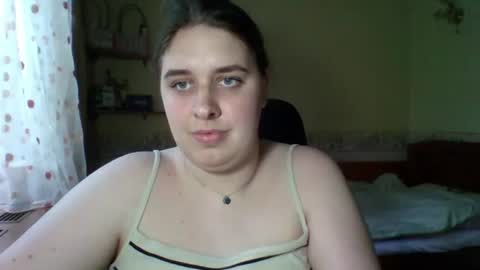 hess_luna_ online show from June 18, 2026, 9:09 am