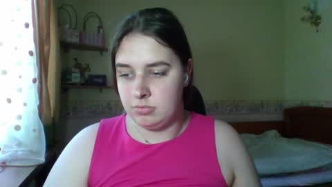 hess_luna_ online show from June 19, 2026, 9:02 am