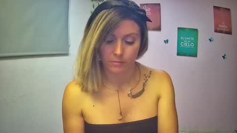 Hestesiaxx online show from September 17, 2025, 2:35 am