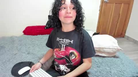 hesttia_ online show from November 27, 2025, 9:17 pm