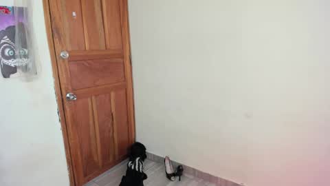 hesttia_ online show from December 14, 2025, 8:57 pm