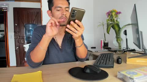 Snapshot of hetero27cum chatting on December 15, 2024, 6:37 pm Euphoria Boys online show from December 15, 2024, 6:37 pm