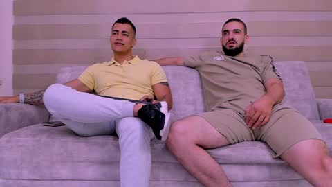 heteros men online show from January 30, 2025, 1:42 pm