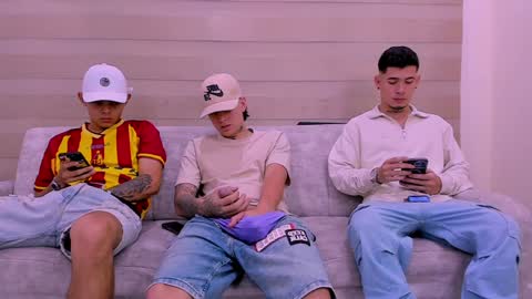 heteros men online show from January 31, 2025, 8:22 pm