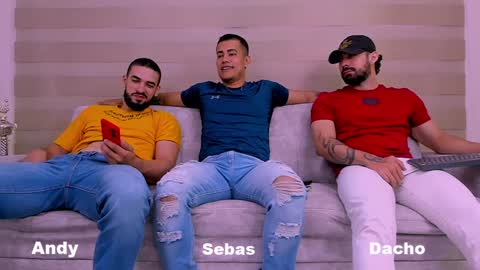 heteros men online show from February 4, 2025, 1:38 pm