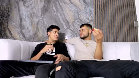 heteros men online show from February 5, 2025, 1:37 am