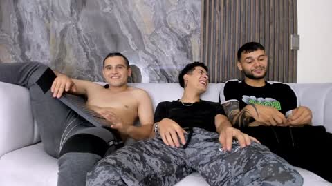 heteros men online show from February 6, 2025, 2:00 am