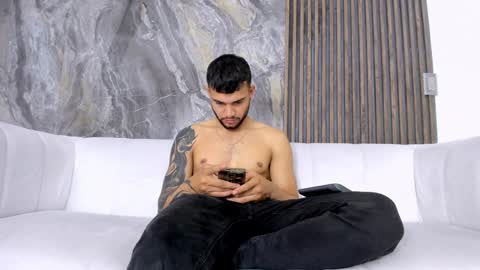 heteros men online show from February 8, 2025, 1:43 am