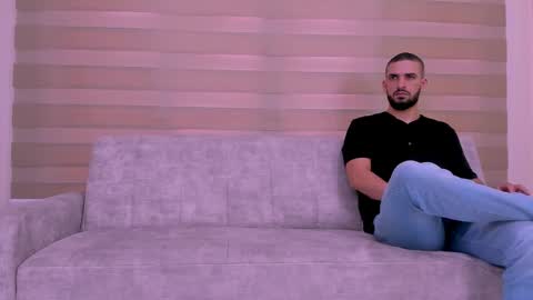 heteros men online show from February 9, 2025, 7:09 pm