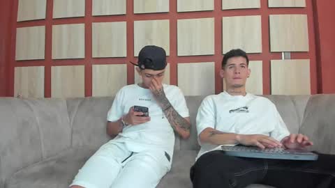 heteros men online show from February 15, 2025, 8:11 pm