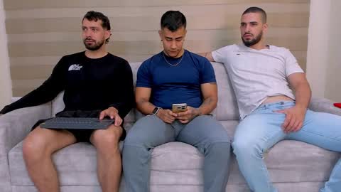 heteros men online show from February 22, 2025, 1:24 pm