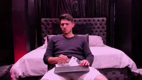 heteros men online show from March 16, 2026, 8:35 pm