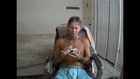 Snapshot of hewes1 chatting on October 19, 2025, 11:38 pm hewes1 online show from October 19, 2025, 11:38 pm