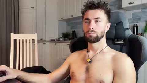 Snapshot of hey_arnold chatting on December 4, 2025, 9:12 pm Arnold online show from December 4, 2025, 9:12 pm