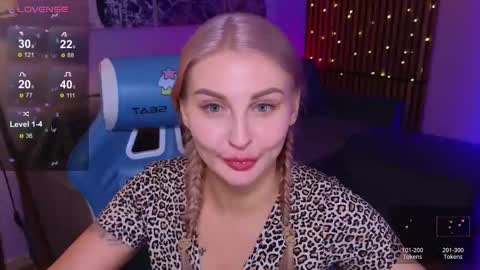 hey_cassie online show from November 17, 2025, 4:13 pm