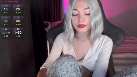 Snapshot of hey_nora_ chatting on April 15, 2026, 2:07 am Nora online show from April 15, 2026, 2:07 am