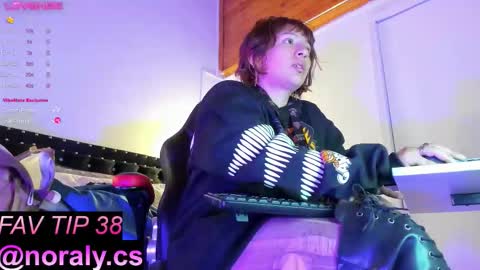 Snapshot of hey_noraly chatting on September 29, 2025, 4:06 am Noraly  online show from September 29, 2025, 4:06 am