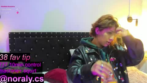Snapshot of hey_noraly chatting on October 11, 2025, 12:04 pm Noraly  online show from October 11, 2025, 12:04 pm