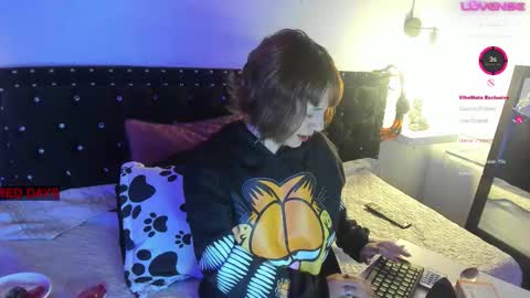 Noraly  online show from November 2, 2025, 4:59 am