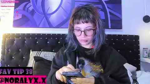 Snapshot of hey_noraly chatting on July 7, 2026, 4:04 am Noraly online show from July 7, 2026, 4:04 am