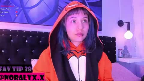Snapshot of hey_noraly chatting on July 10, 2026, 4:39 am Noraly online show from July 10, 2026, 4:39 am