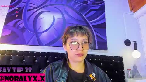 Snapshot of hey_noraly chatting on July 14, 2026, 4:17 am Noraly online show from July 14, 2026, 4:17 am