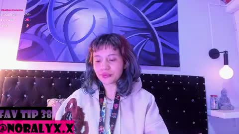 Snapshot of hey_noraly chatting on July 17, 2026, 4:19 am Noraly online show from July 17, 2026, 4:19 am