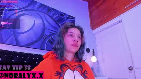 Snapshot of hey_noraly chatting on July 20, 2026, 4:05 am Noraly online show from July 20, 2026, 4:05 am