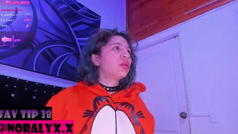Snapshot of hey_noraly chatting on July 21, 2026, 4:04 am Noraly online show from July 21, 2026, 4:04 am