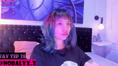Snapshot of hey_noraly chatting on July 24, 2026, 5:05 am Noraly online show from July 24, 2026, 5:05 am