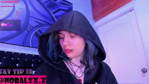 Snapshot of hey_noraly chatting on August 2, 2026, 4:11 am Noraly online show from August 2, 2026, 4:11 am
