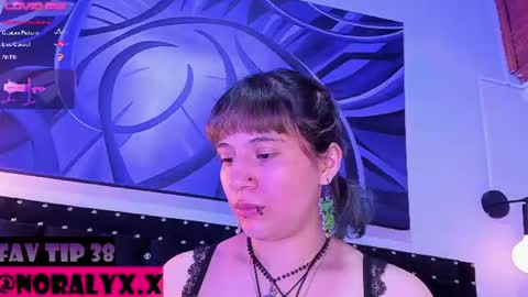 Snapshot of hey_noraly chatting on August 8, 2026, 4:14 am Noraly online show from August 8, 2026, 4:14 am